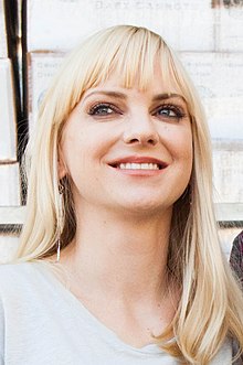 Анна Фэрис