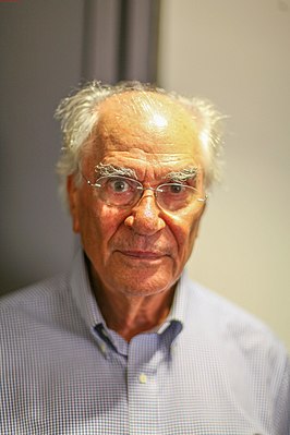 Христос Яннарас