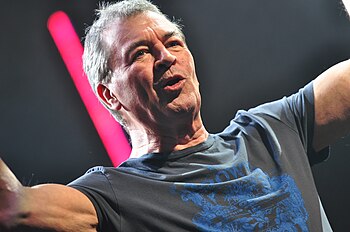 Иэн Гиллан